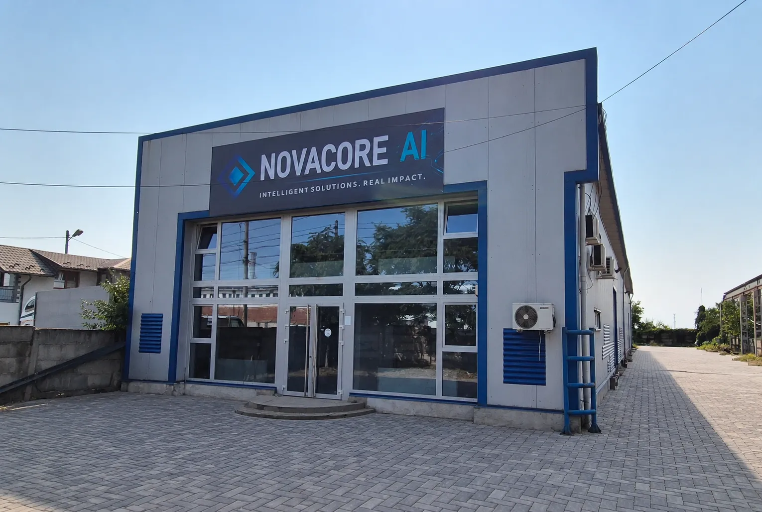 Photograph of the NOVACORE building on Strada Mihai Bravu, Ploiești.